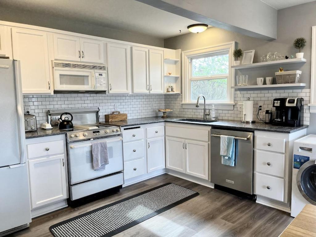 Modern 2 Bedroom Farmhouse Cottage With Hot Tub In Snohomish Exteriér fotografie