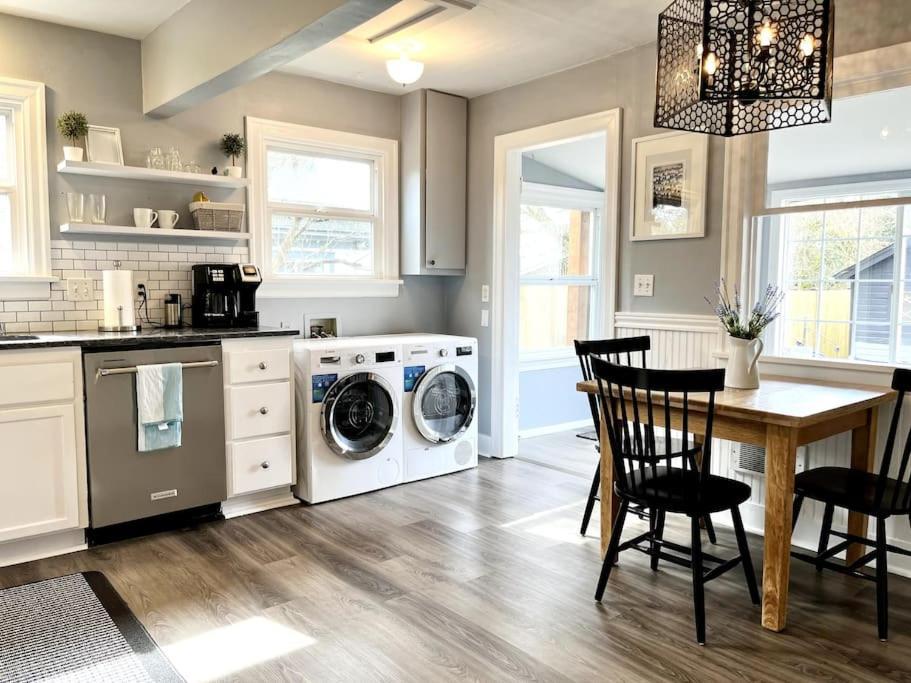 Modern 2 Bedroom Farmhouse Cottage With Hot Tub In Snohomish Exteriér fotografie